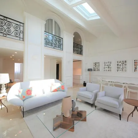 Foch Bright Prestigious In ! *